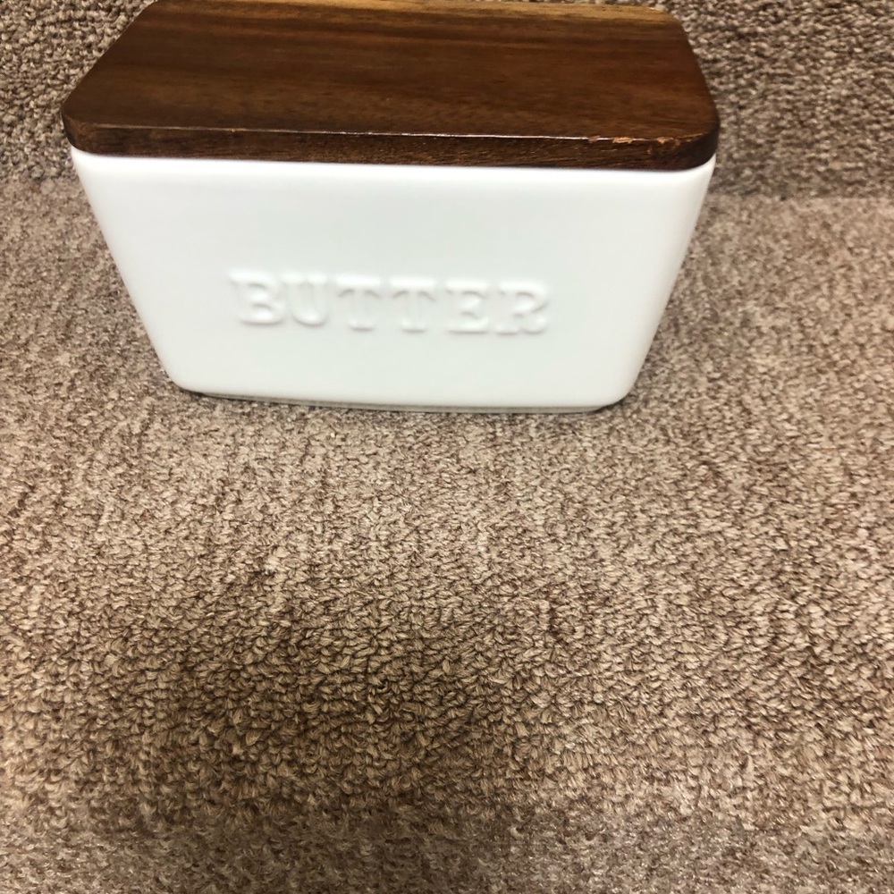 BETTER HOMES AND GARDENING BUTTER DISH